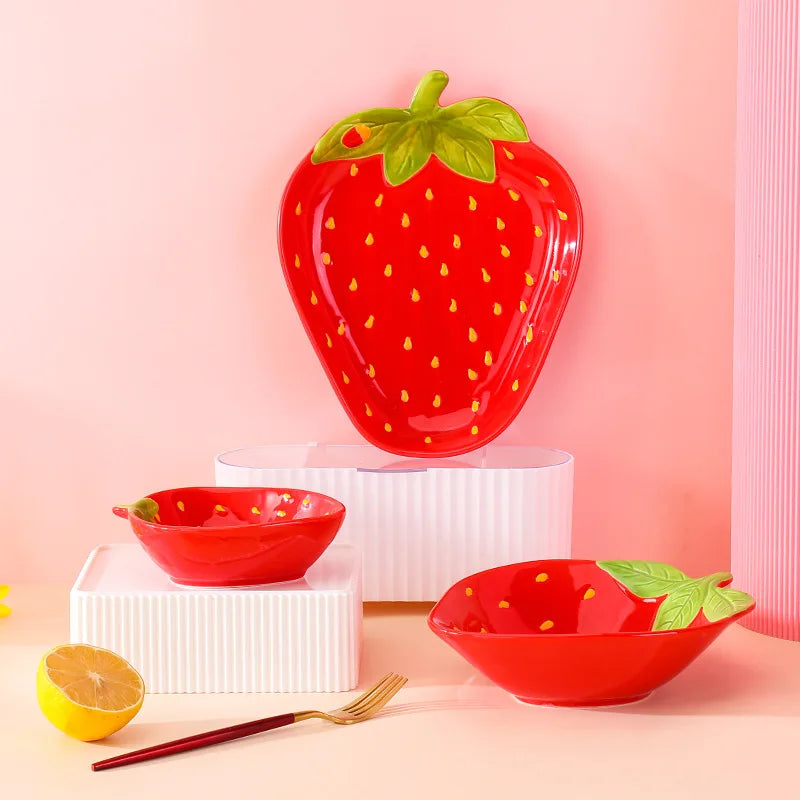 Piatti e Ciotole a Forma di Fragola in Ceramica