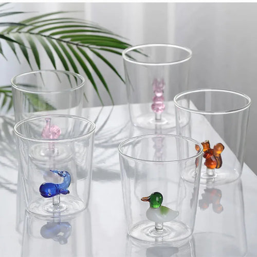 Bicchiere in Vetro con Statuina 3D Interna – Design Creativo per Drink