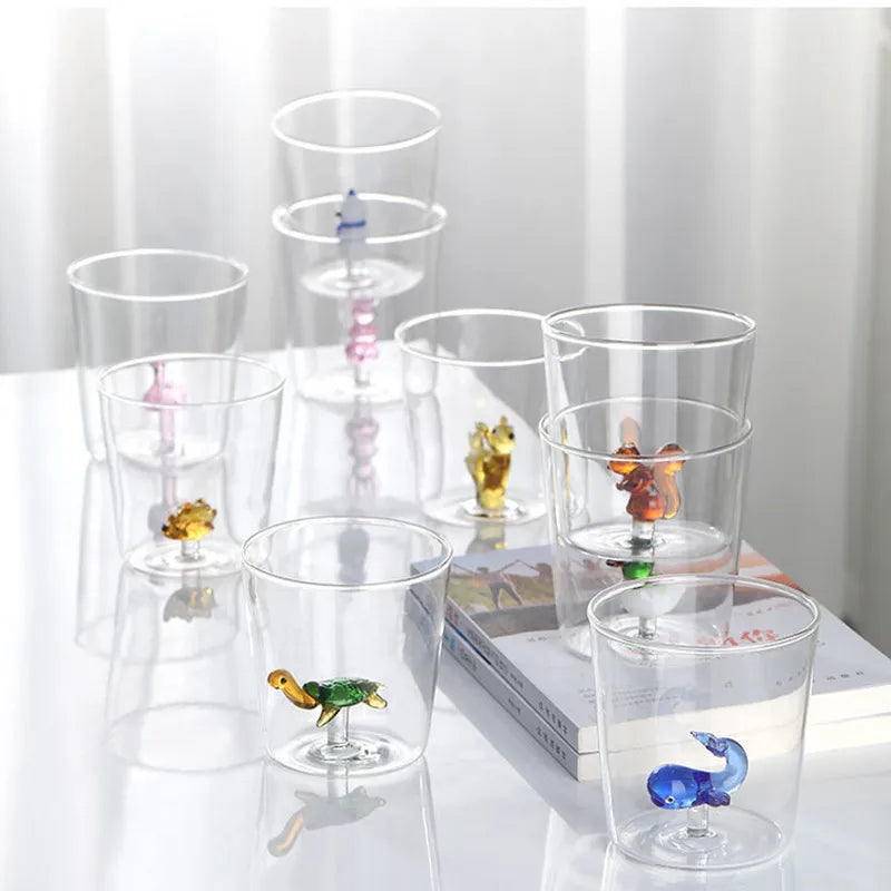 Bicchiere in Vetro con Statuina 3D Interna – Design Creativo per Drink