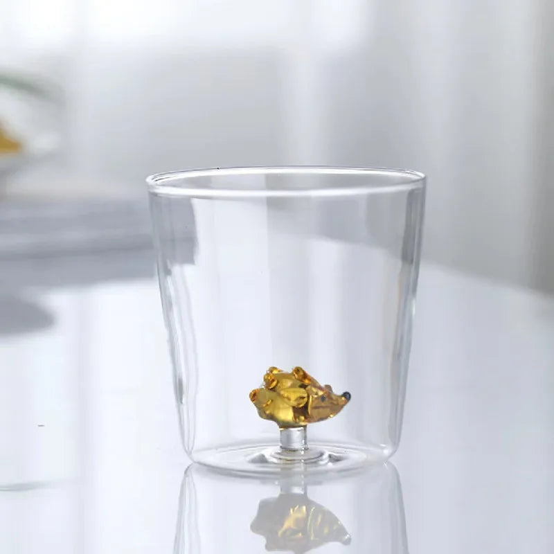 Bicchiere in Vetro con Statuina 3D Interna – Design Creativo per Drink