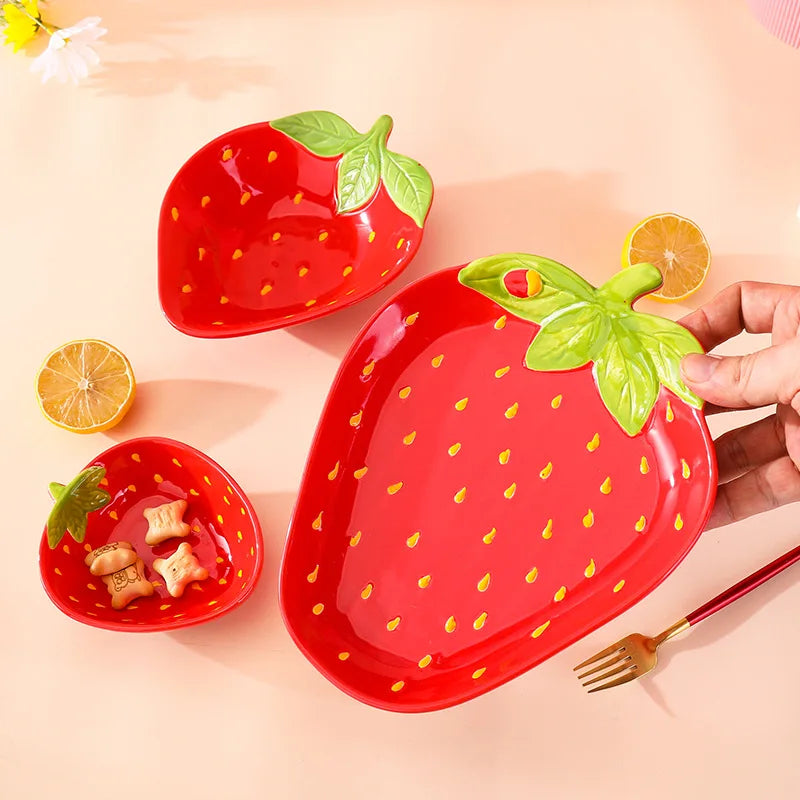 Piatti e Ciotole a Forma di Fragola in Ceramica