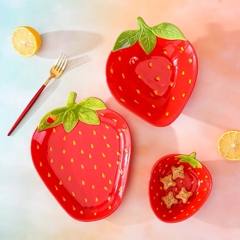Piatti e Ciotole a Forma di Fragola in Ceramica