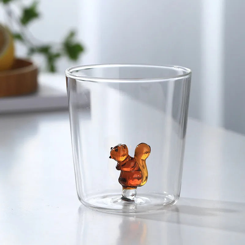 Bicchiere in Vetro con Statuina 3D Interna – Design Creativo per Drink