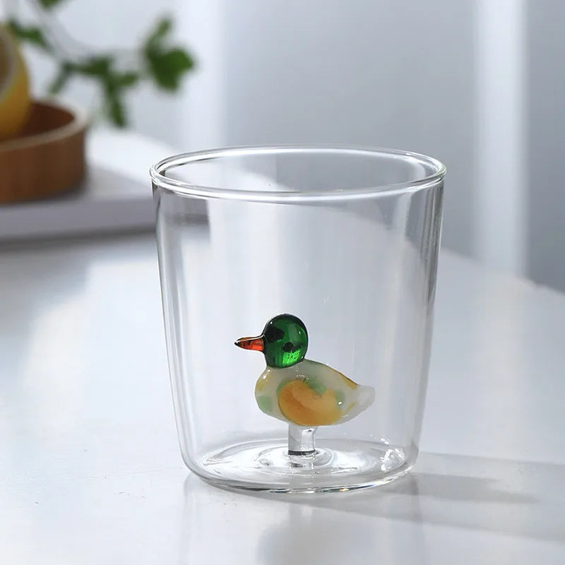 Bicchiere in Vetro con Statuina 3D Interna – Design Creativo per Drink